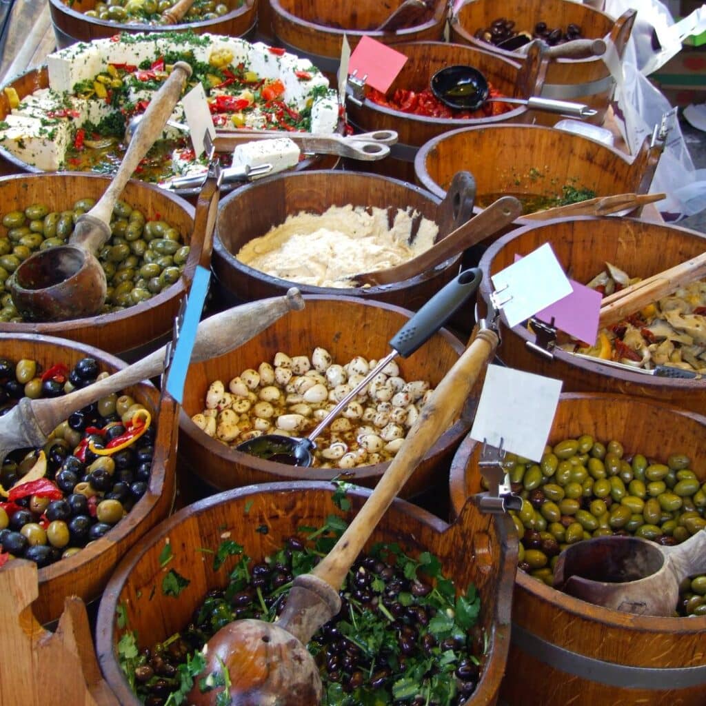 marché de Canet-en-Roussillon l'un dès plus beaux marchés des Pyrénées-Orientales près du camping de la plage Sainte-Marie-la-Mer